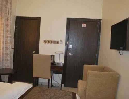 Lakeem Suites Ikoyi Лагос Экстерьер фото